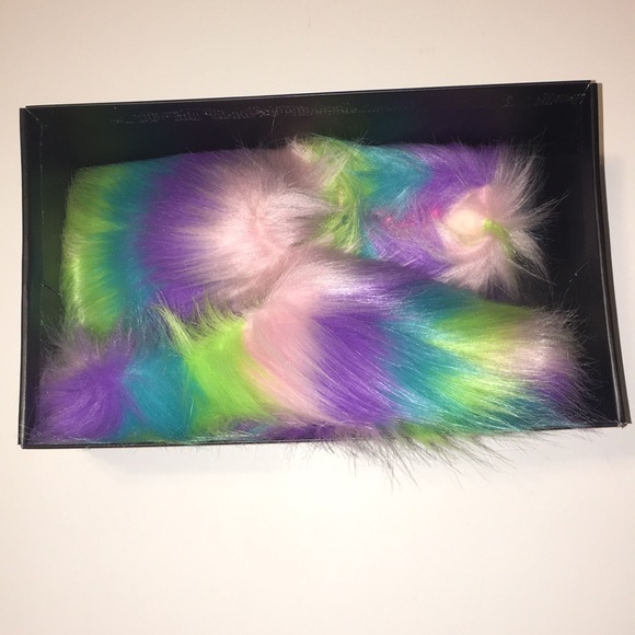 *SALE* Betsey Johnson Splash Fuzzy Slippers - Picture 4 of 4